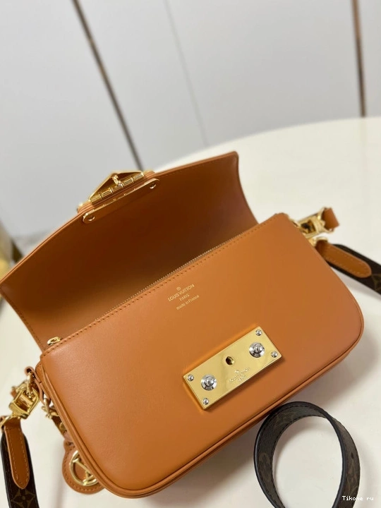 Cheap Louis Vuitton SWING 0715